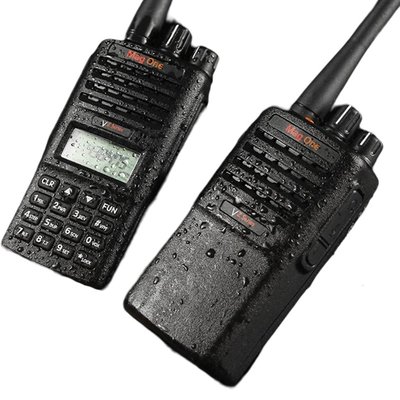 Η Motorola Vz-18 Two Way Radio μεταφέρει την επικοινωνία σας στο επόμενο επίπεδο με το VHF UHF Voice Activated Radio και τη λειτουργία VOX